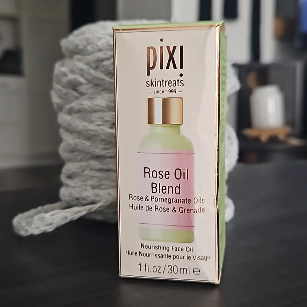 Pixi skintreata rose oil blend, 1 fl .oz nourishing face oil. New. - Picture 3 of 7